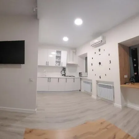 поруч з м. палац україна Apartment Kyiv